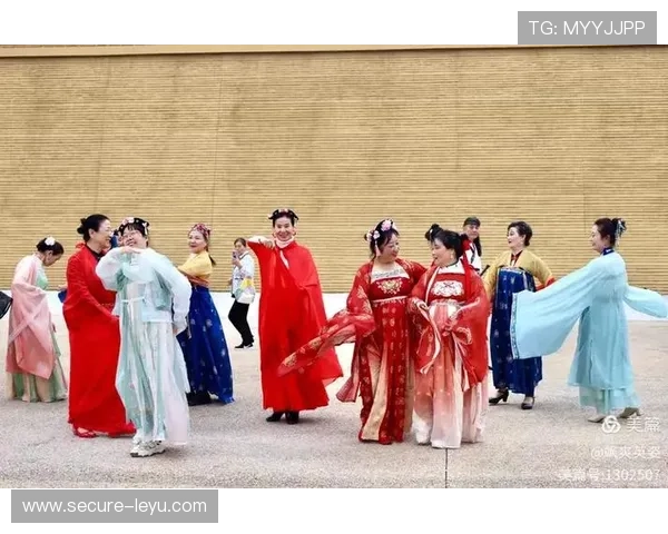 世界冠军穿汉服亮相：传统与荣耀的完美交融