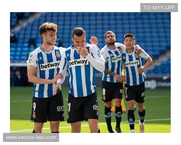 奥维耶多首发与轮换猜想——战术布局的未来之门