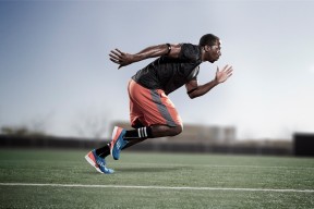 球迷热情高涨，现场气氛火爆，球迷们大饱眼福