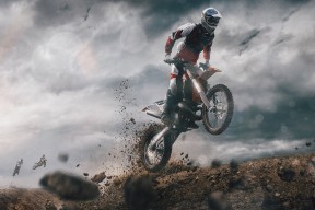 球迷自制比赛剪辑视频走红网络再现经典瞬间唤起集体回忆，足球比赛剪辑