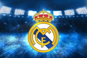 两前腰角色分工拉开防线宽度，双前腰战术